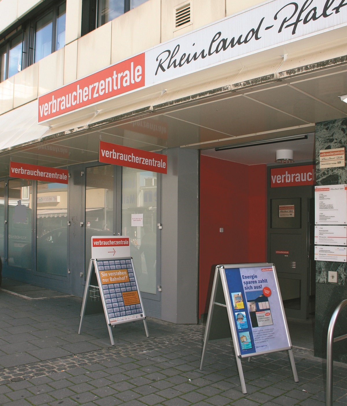 Eingang der Verbraucherzentrale Rheinland-Pfalz in Mainz.