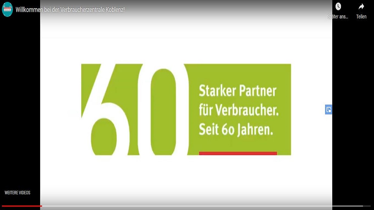 Ein grünes Schild mit weißer Schrift: 60 Jahre Starker Partner für Verbraucher.