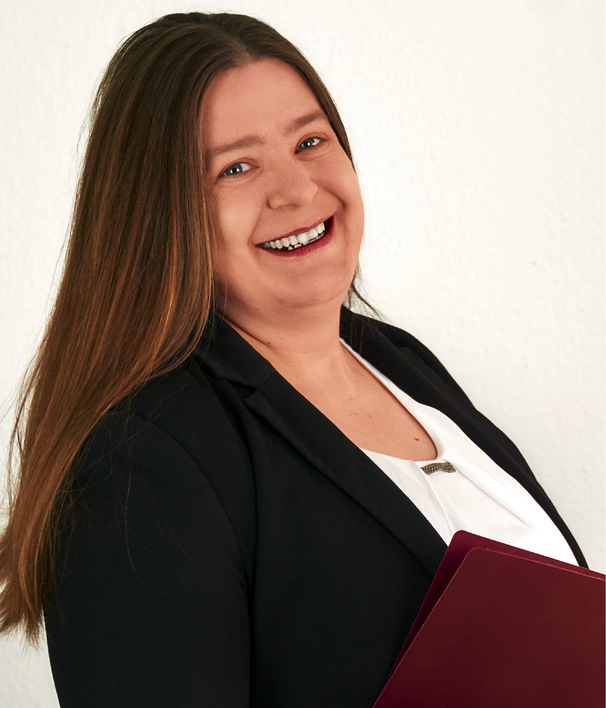 Portrait einer Frau die lächelt.