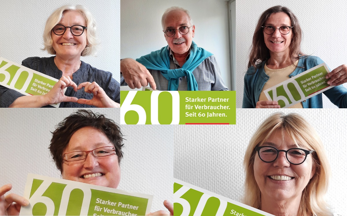 Portraits verschiedener Menschen mit einem Schild: 60 Jahre Verbraucherzentrale" in der Hand