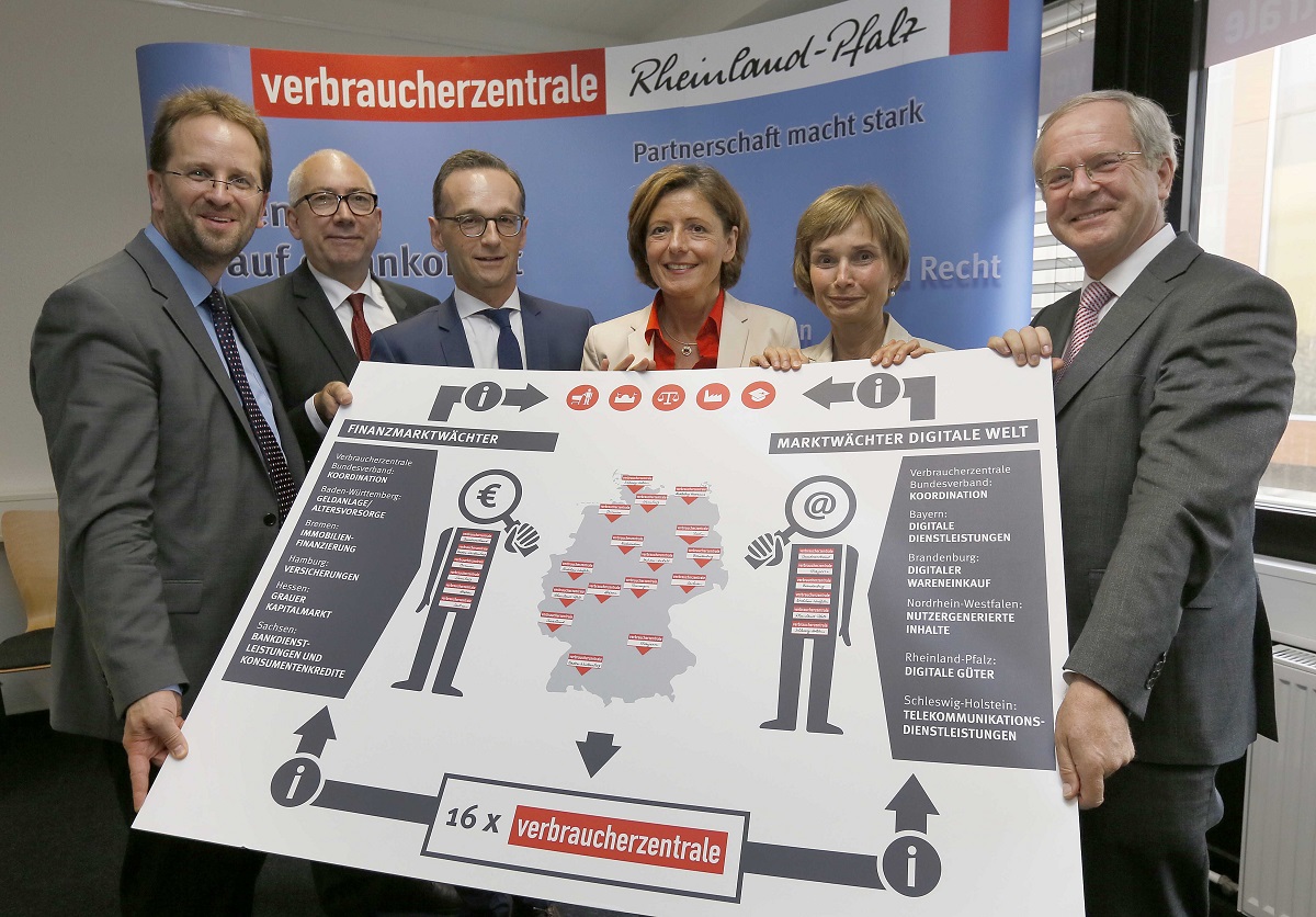 Ein Gruppenfoto in den Räumen der Verbraucherzentrale