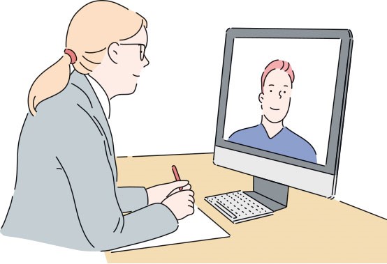 Eine Frau sitzt vor einem Computer und spricht mit jemanden in einer Videokonferenz (Zeichnung).
