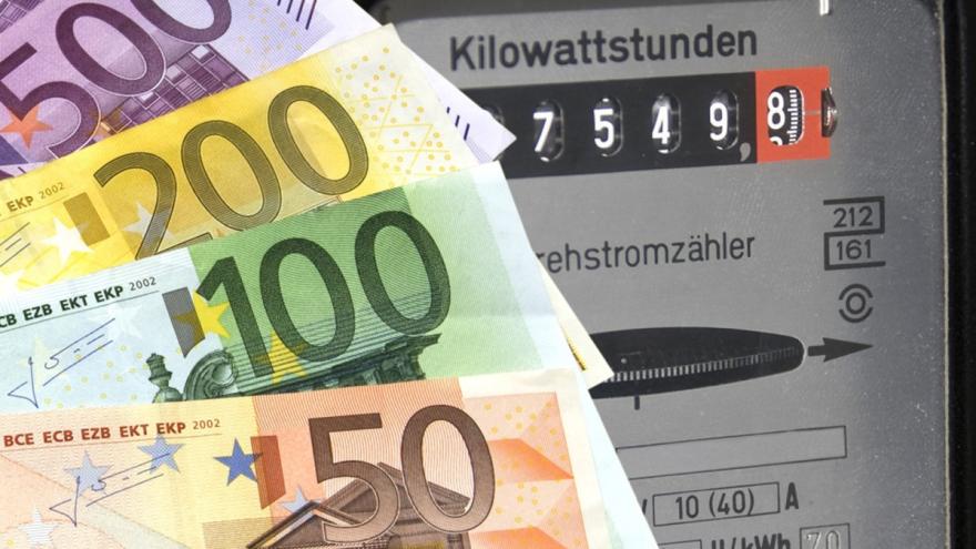 Die Abrechnung des Stromversorgers kann teuer werden. Daher Zählerstand und Abrechnung überprüfen.