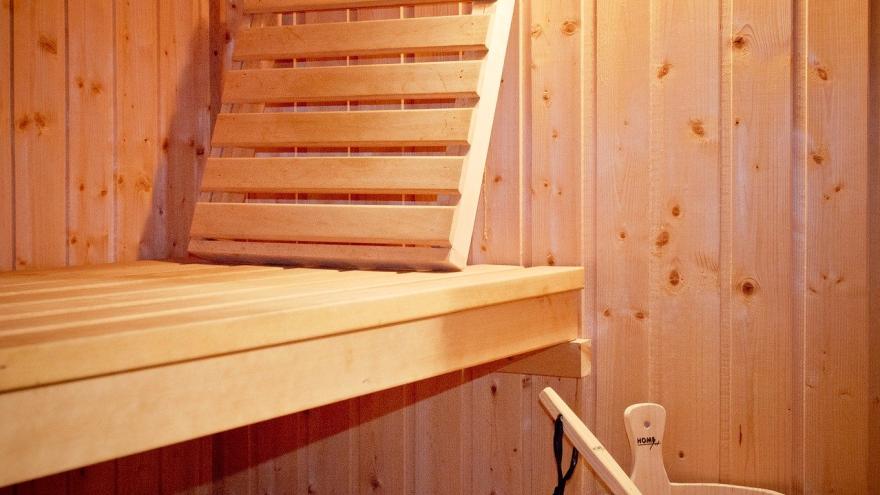 Sauna aus Holz im Innenraum