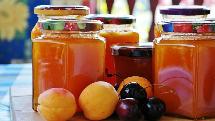 Marmelade in den Gläsern