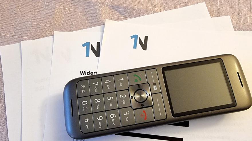 Telefon auf Werbebrief mit 1N-Logo