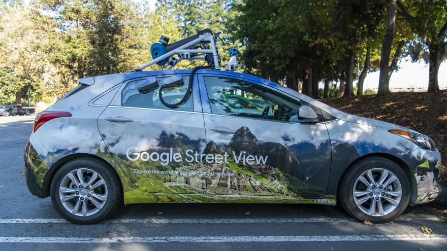 Google Street View-Auto mit Kamera auf dem Dach