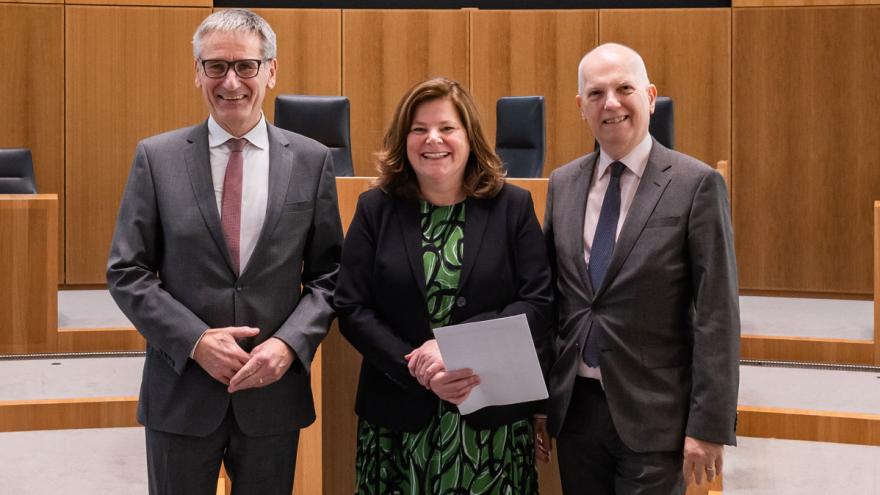 v.l.n.r. Hendrik Hering Landtagspräsident Rheinland-Pfalz, Heike Troue Vorständin Verbraucherzentrale Rheinland-Pfalz, Prof. Dr. Dieter Kugelmann Landesbeauftragter für den Datenschutz und die Informationsfreiheit in Rheinland-Pfalz