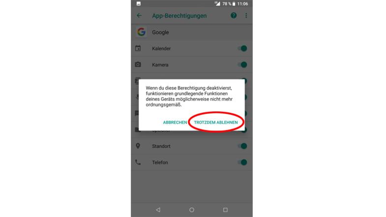 Screenshots von einem Android-Smartphone: Warnhinweis beim Abschalten einer Berechtigung.