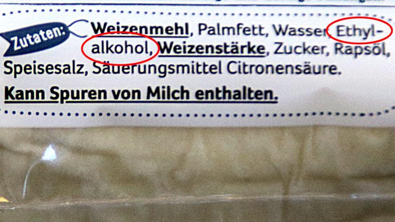 Zutatenliste einer Blätterteig-Verpackung mit Kreis um den Begriff "Ethylalkohol"