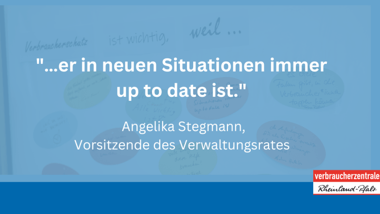 Eine blaue Folie mit einem Zitat in weißer Schrift.