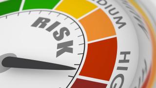 Risiko: Anzeiger zeigt auf ein hohes Risiko