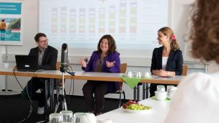 Max Heitkämper, Simone Feiler und Heike Troue im Gespräch